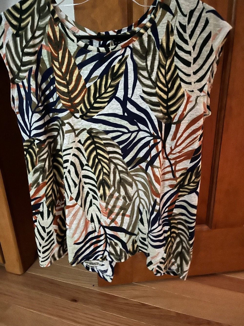Multicolor TAHARI top